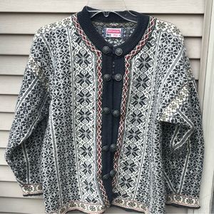 EUC Norwear pure new wool button up patterned cardigan winter sweater